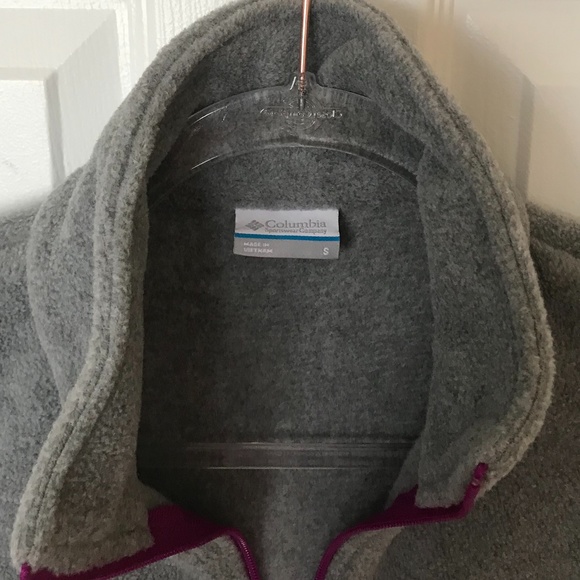 COLUMBIA Gray Fleece Vest with purple zipp… - Picture 3 of 9